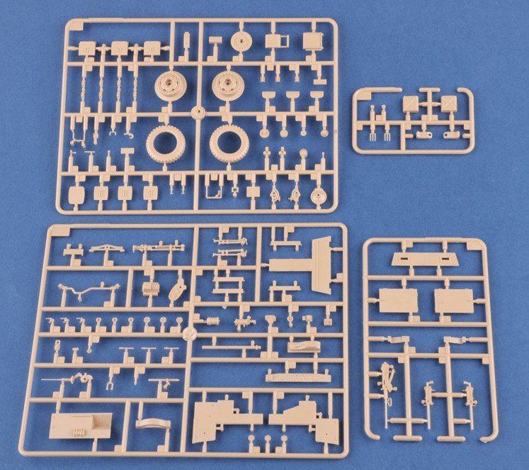 Hobby Boss 84537 - 1/35 M3A1 Late Version tow 122mm Howitzer M-30